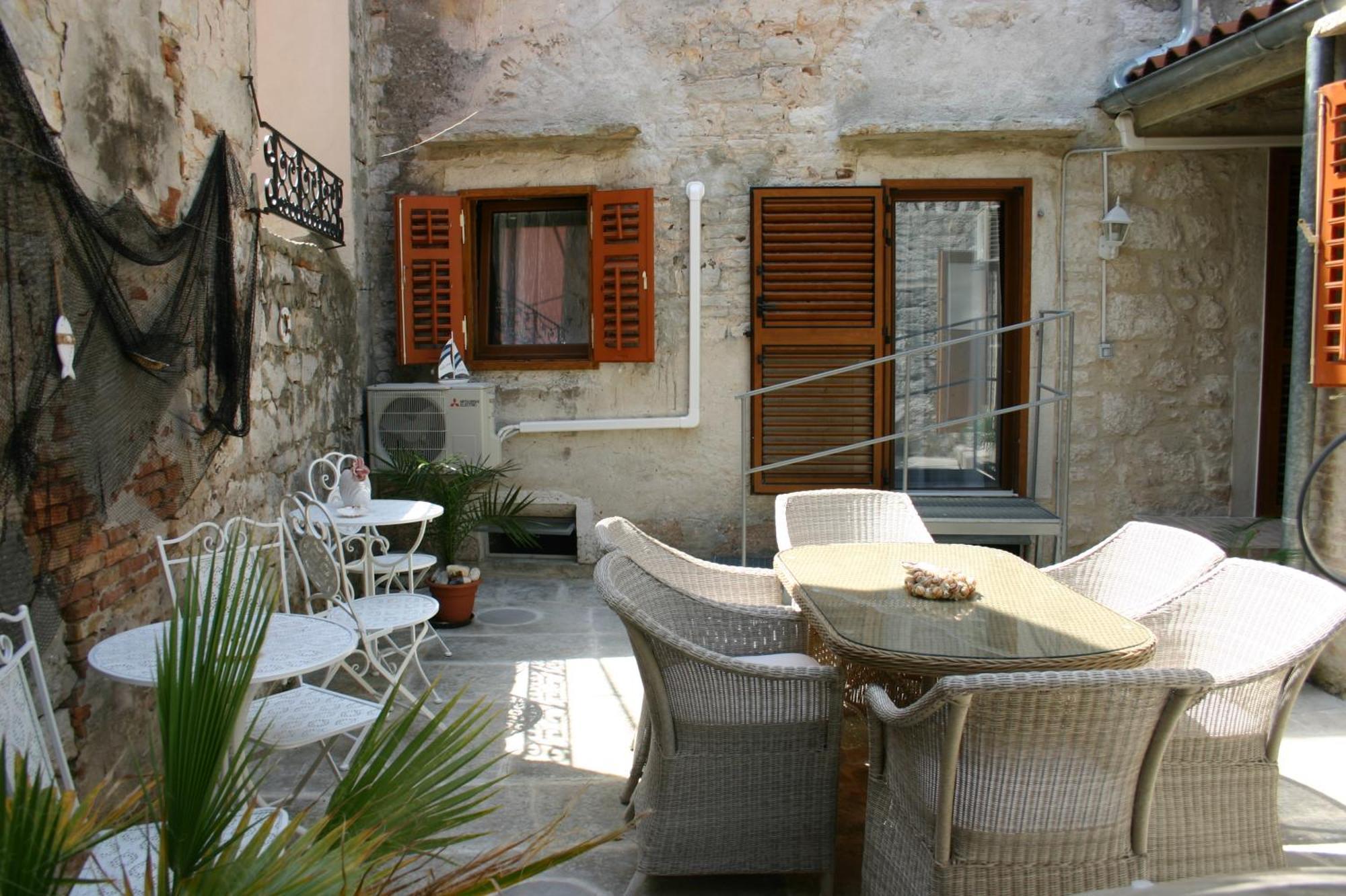 Studio Apartment La Maison De Catherine Rovinj Exteriör bild
